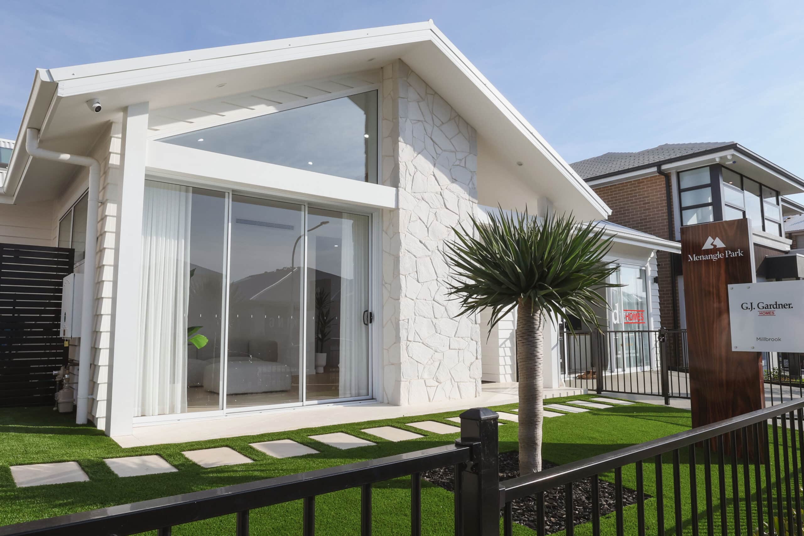 Luxury plunge pool design connected to alfresco living area