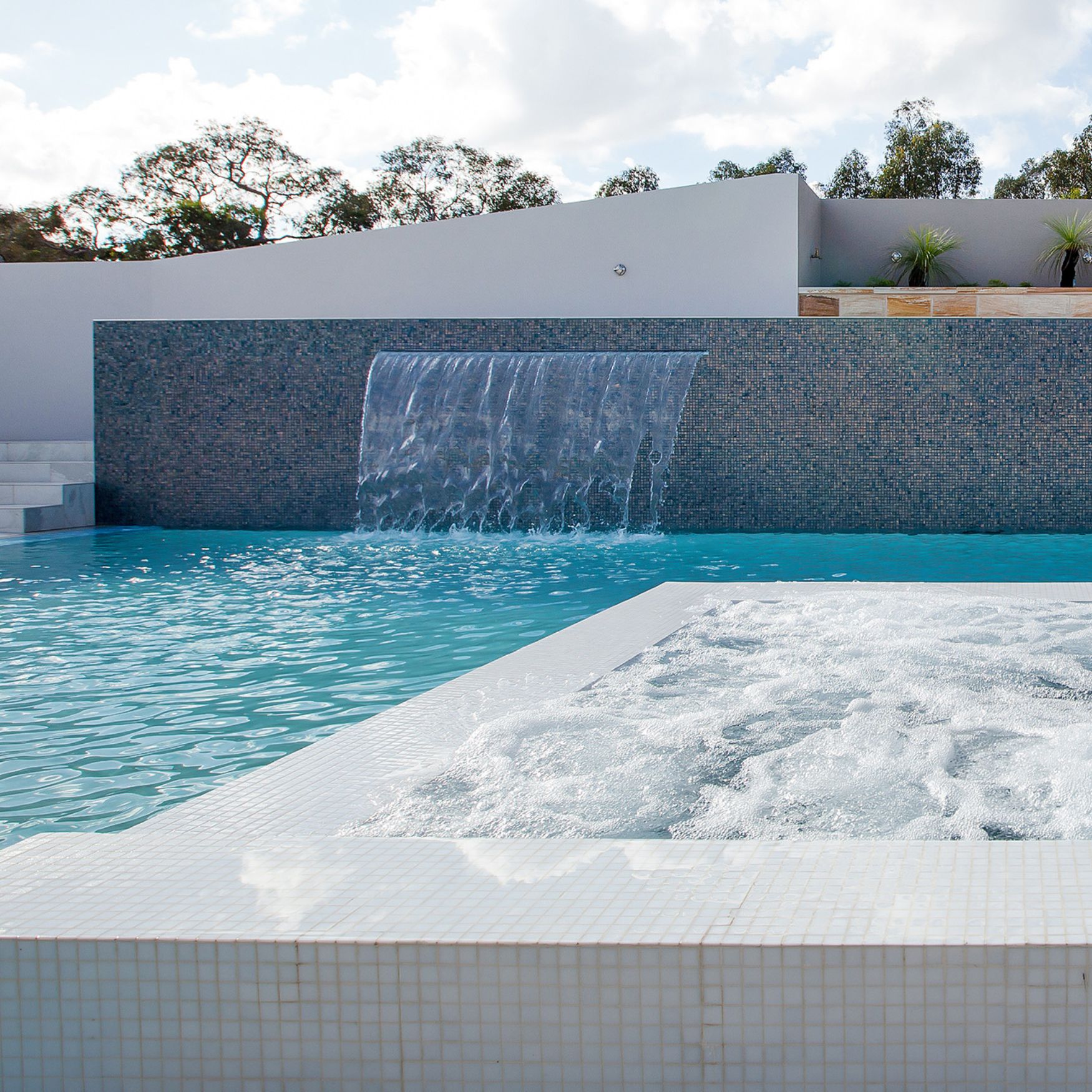Custom concrete pool feature wall in Castlereagh NSW by Blue Haven Pools