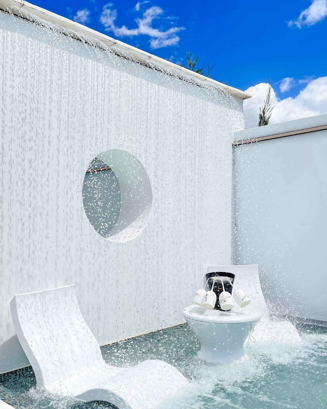 Rendered feature wall finish for a swimming pool
